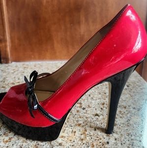 Enzo Angiolini Peep-toe platform stiletto high heel red & black pumps, in size 7